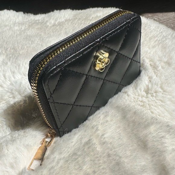 Elegant 2 Piece Black Quilted Women's Bag Set - Picture 9 of 13